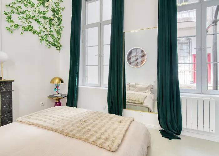 Luxueux Et Fleuri A Toulouse, Capitole